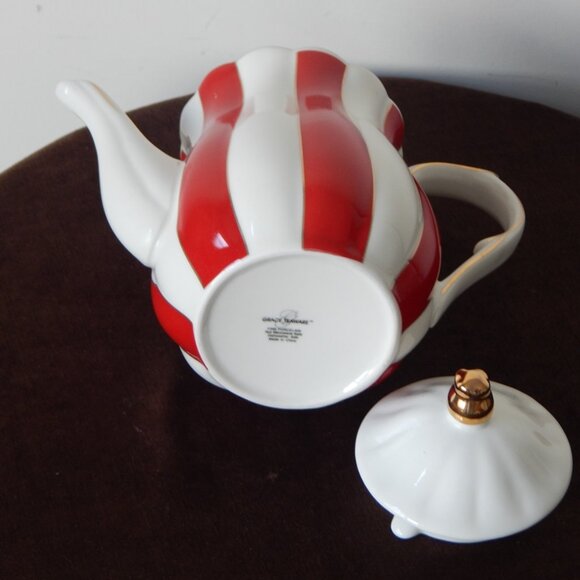 GRACE TEAWARE Fine Porcelain Holiday Red White Tall Teapot Scalloped Top New - Picture 6 of 6